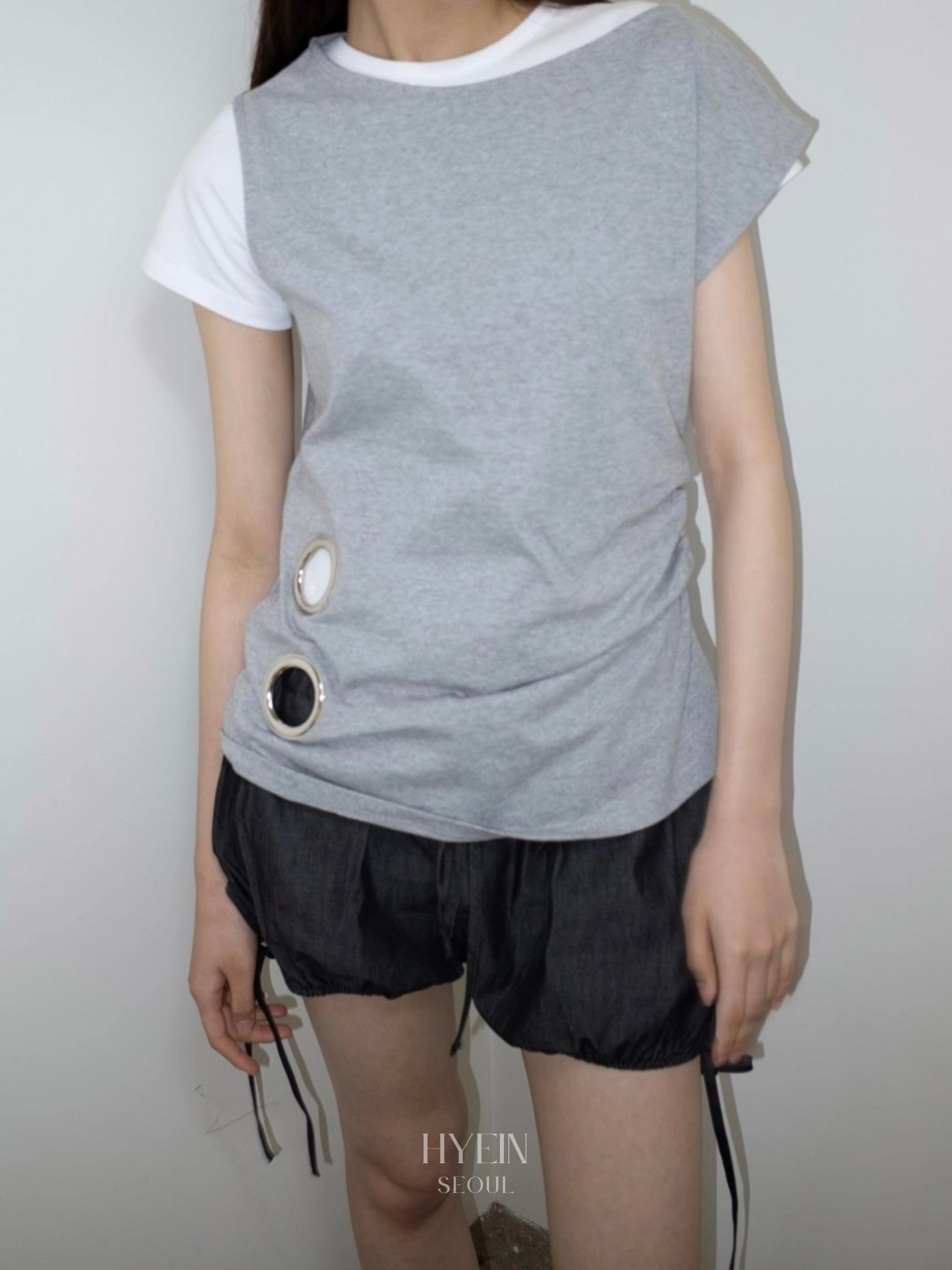 【ILLIT モカ着用】Eyelet loose sleeveless