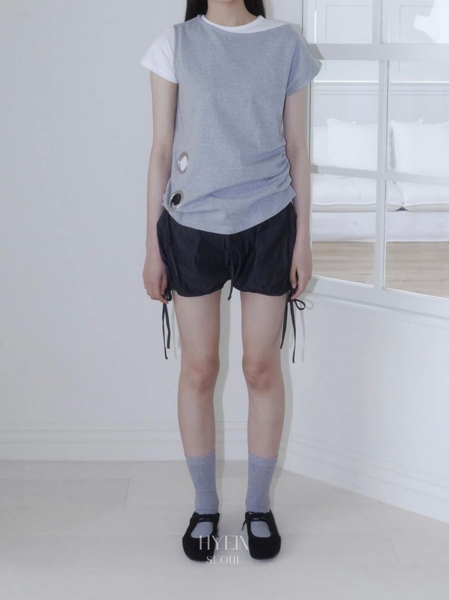 【ILLIT モカ着用】Eyelet loose sleeveless