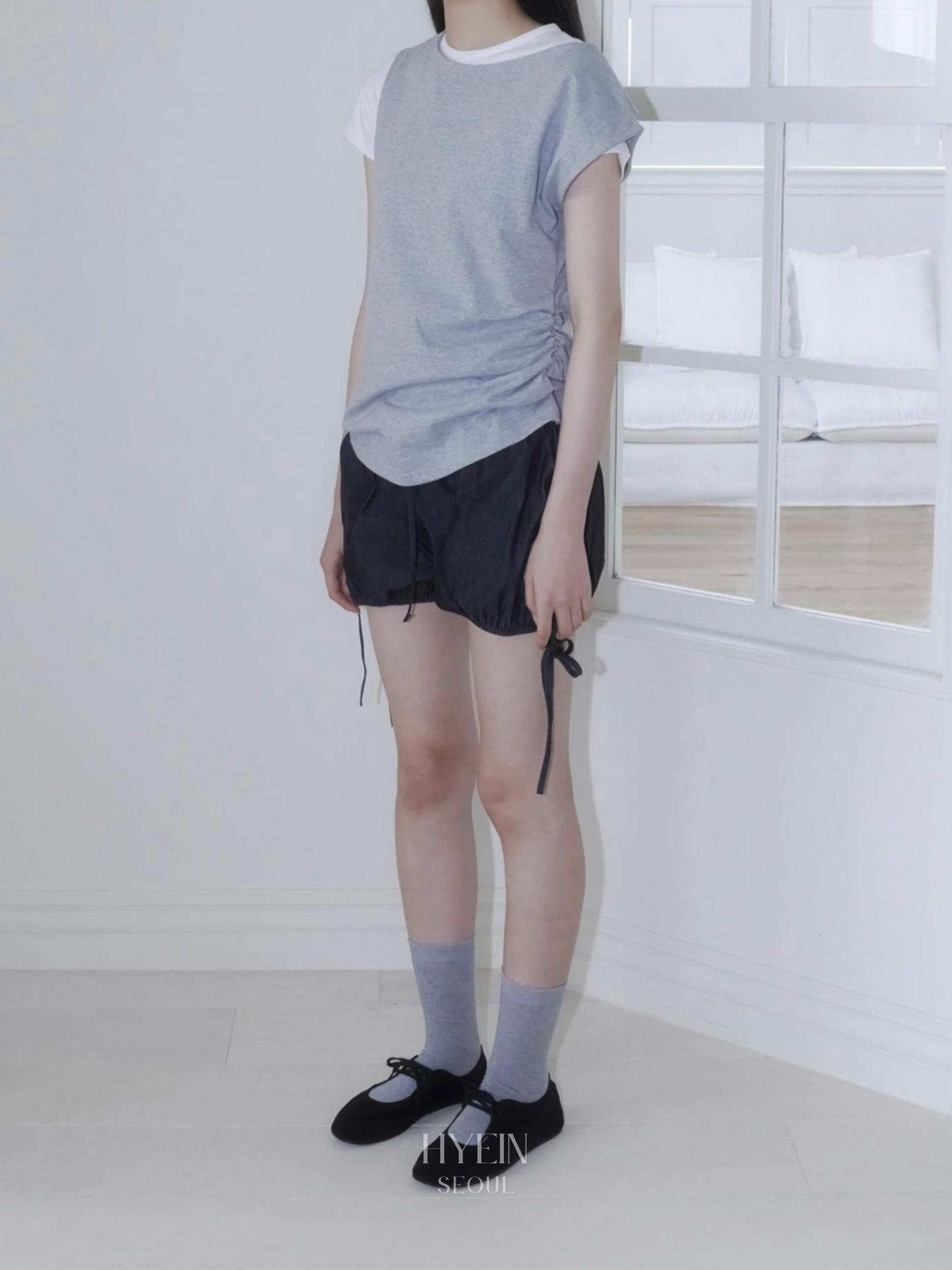 【ILLIT モカ着用】Eyelet loose sleeveless