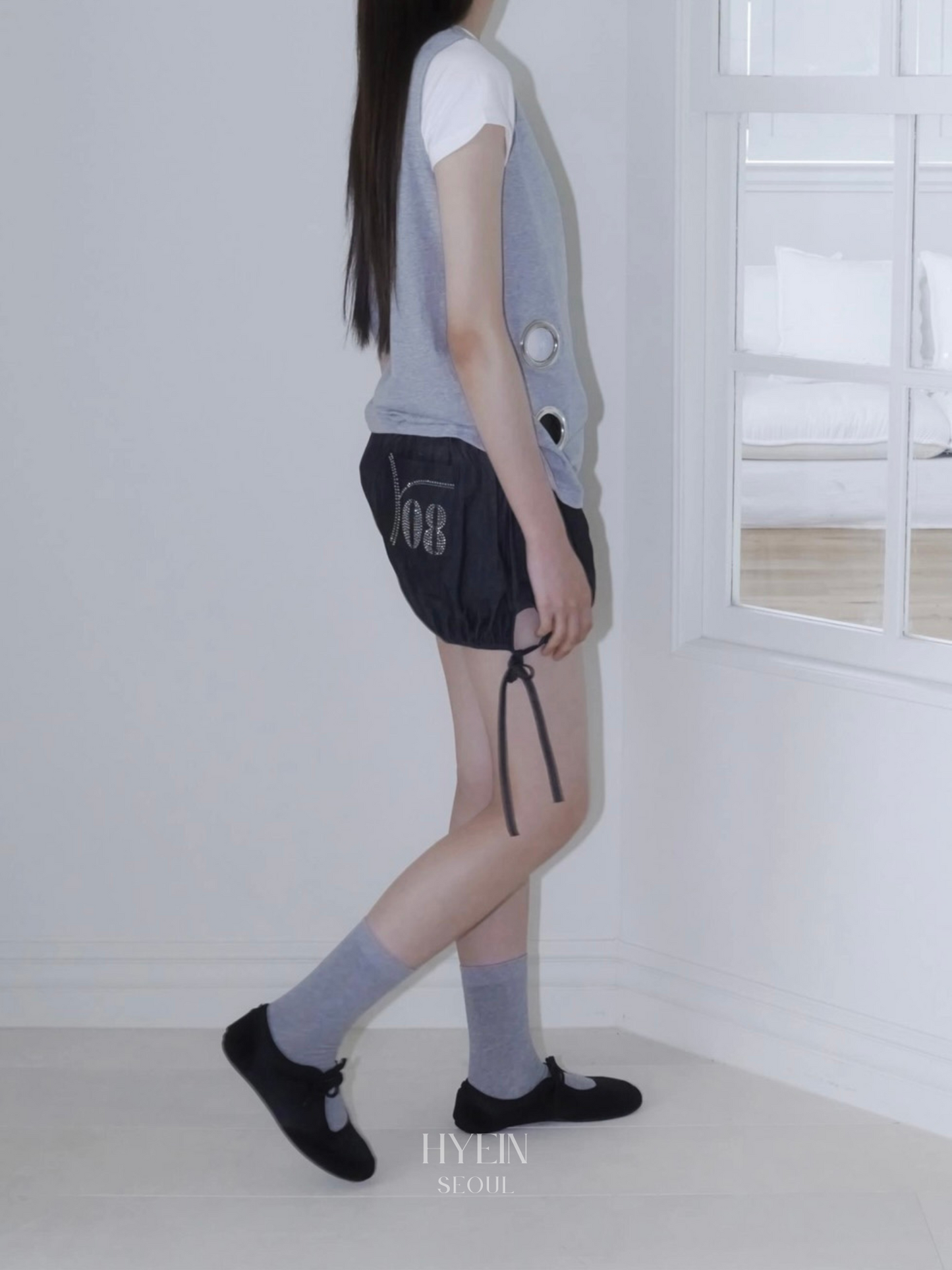 【ILLIT モカ着用】Eyelet loose sleeveless