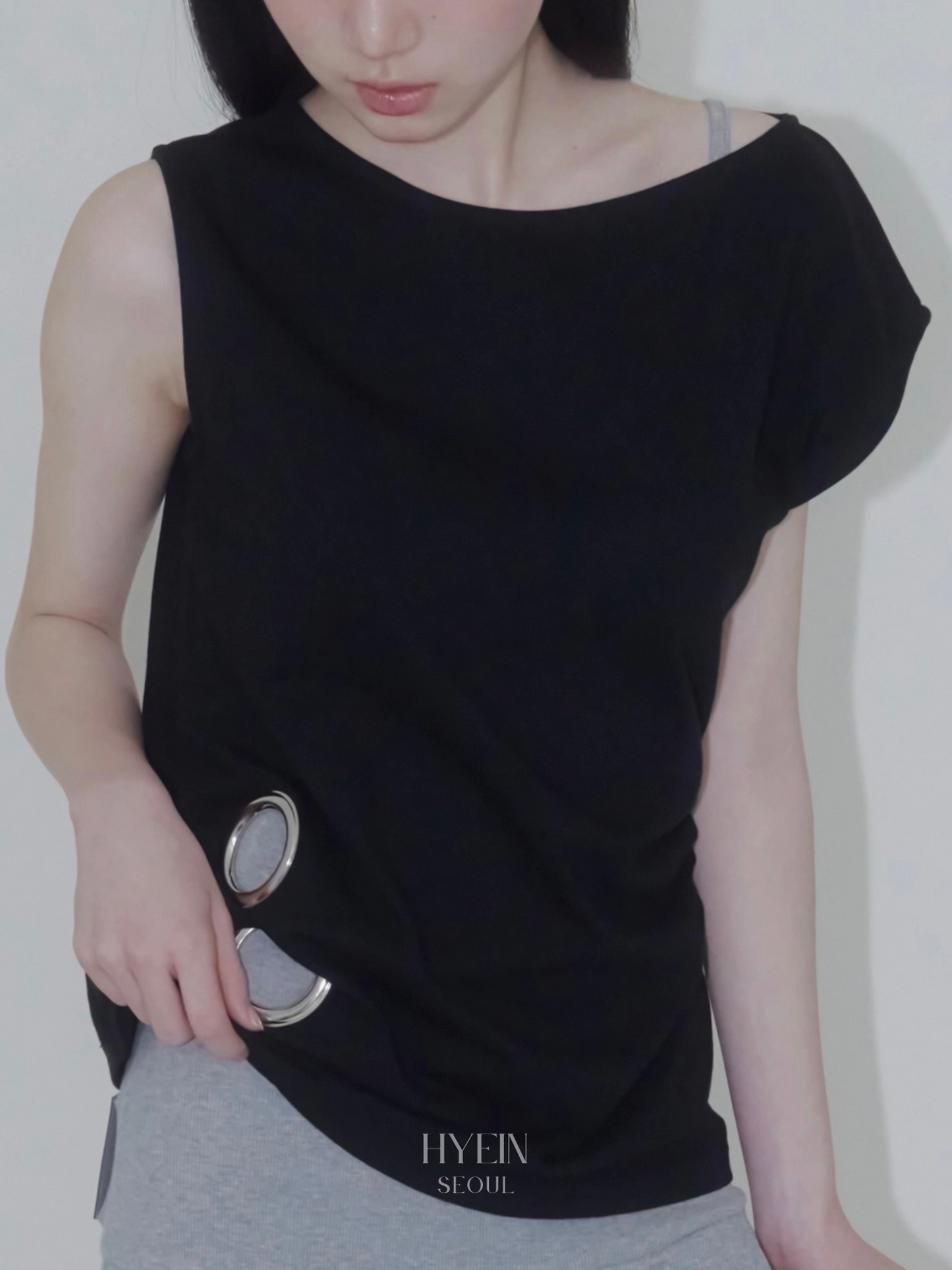 【ILLIT モカ着用】Eyelet loose sleeveless