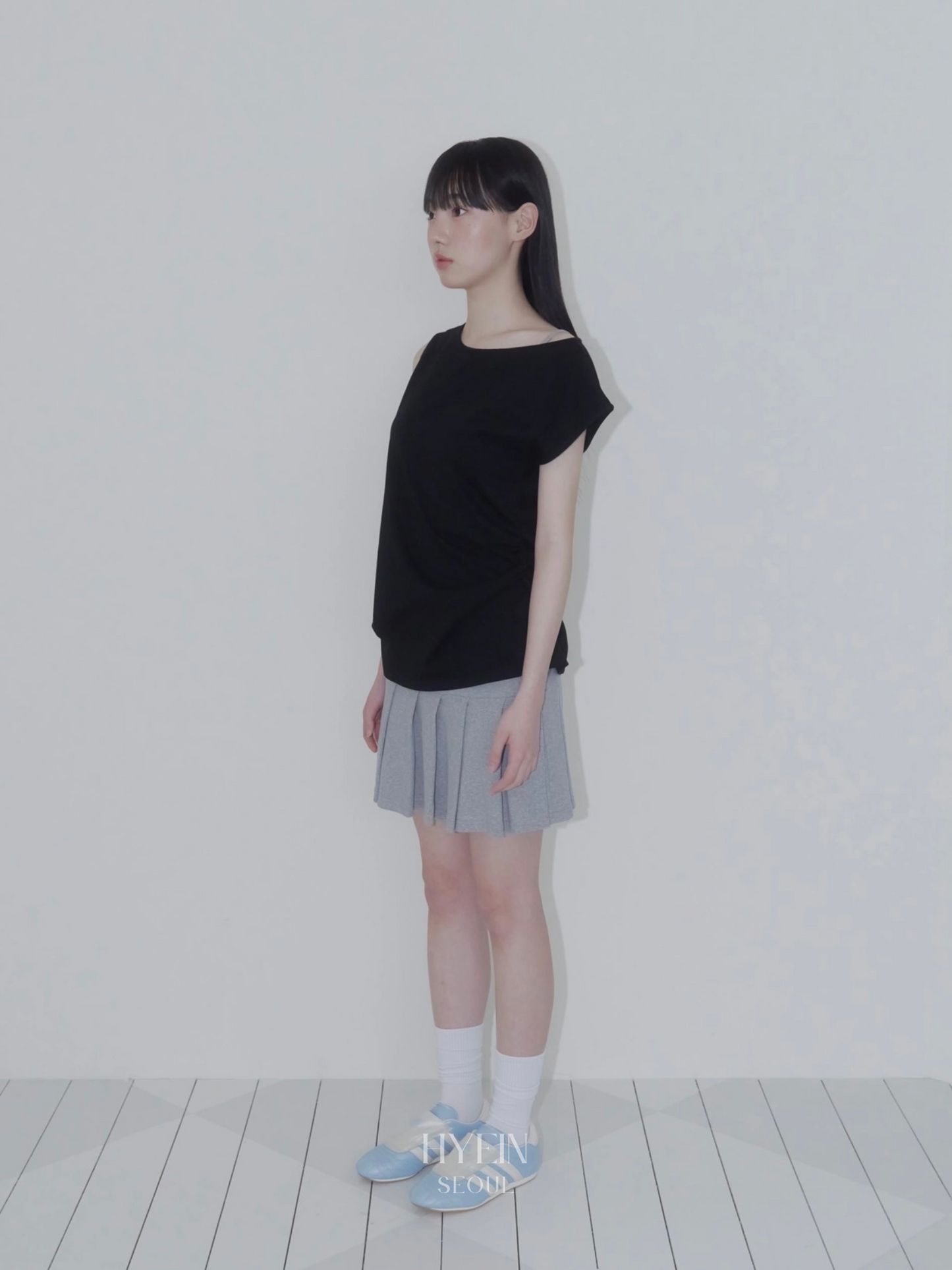 【ILLIT モカ着用】Eyelet loose sleeveless