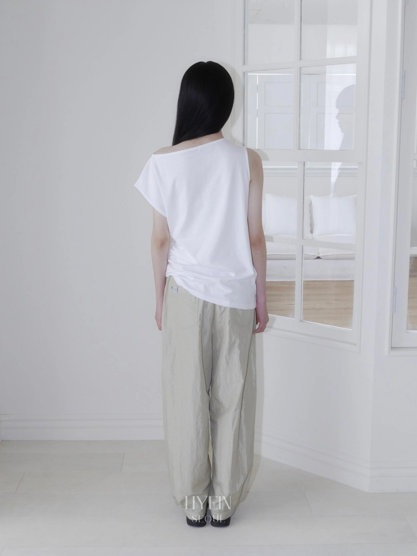 【ILLIT モカ着用】Eyelet loose sleeveless