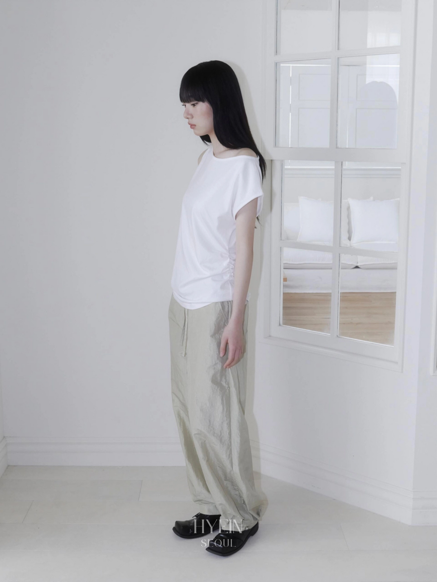 【ILLIT モカ着用】Eyelet loose sleeveless