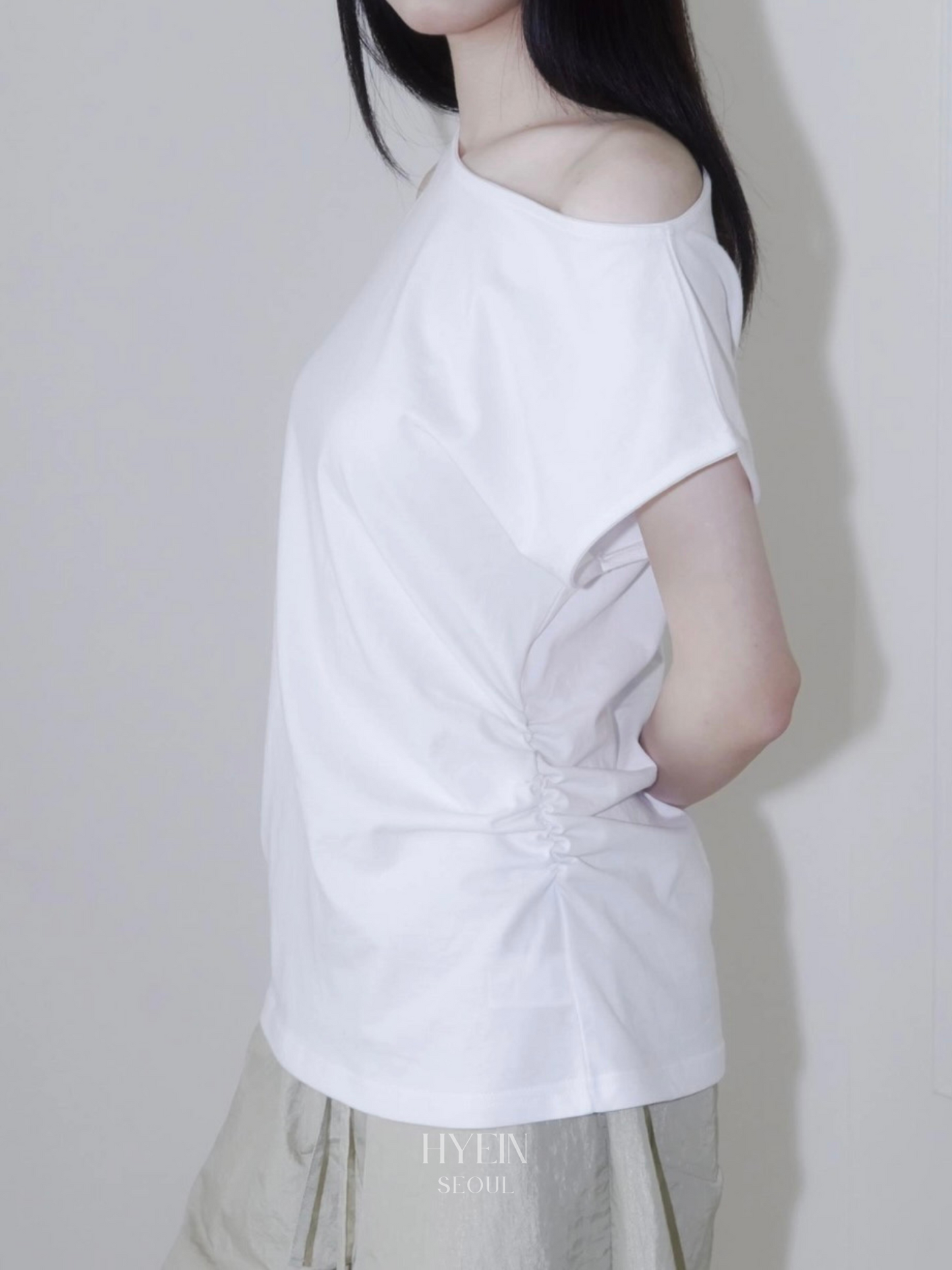 【ILLIT モカ着用】Eyelet loose sleeveless