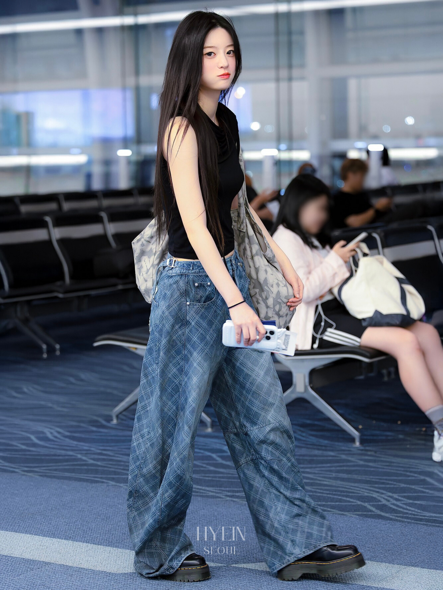 Lion patch washed barrel pants / blue denim check