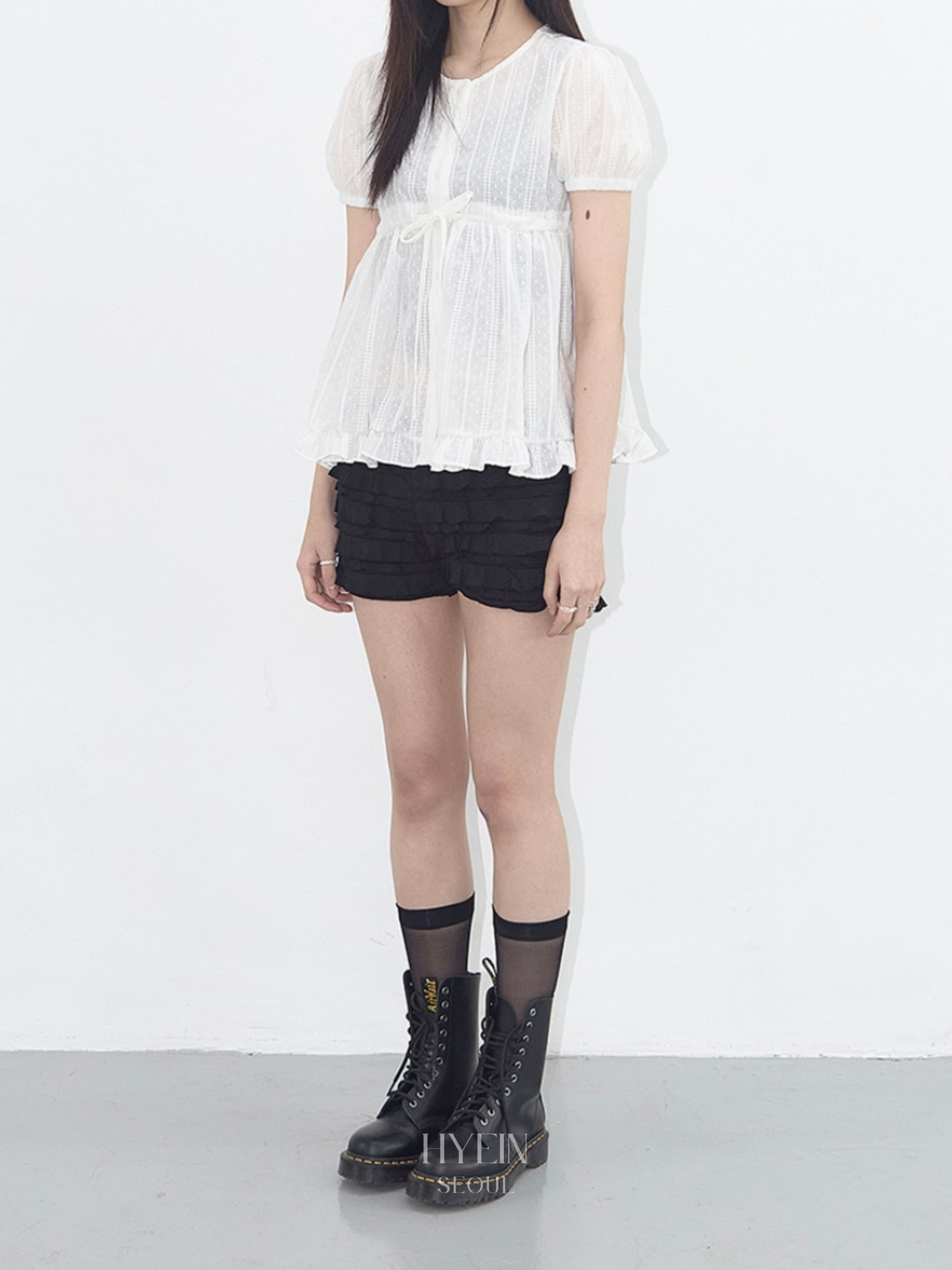 Shirring puff blouse / white