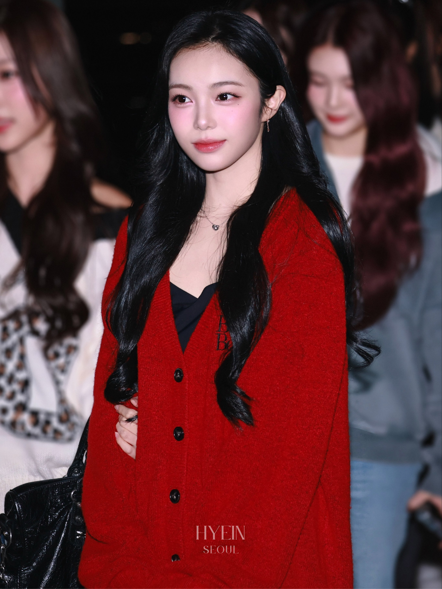 Betty boop overfit v neck knit cardigan【Hearts2Hearts イアン着用】