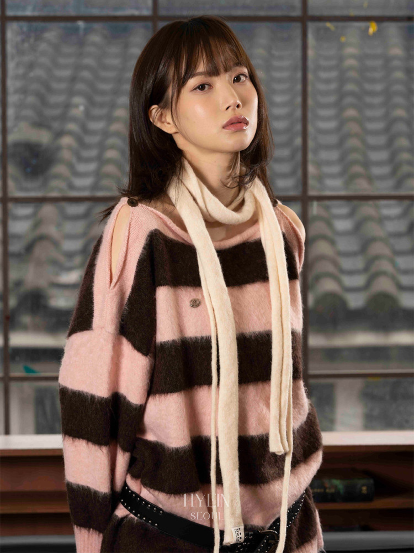 Block stripe off-shoulder knit【NMIXX sullyoon】