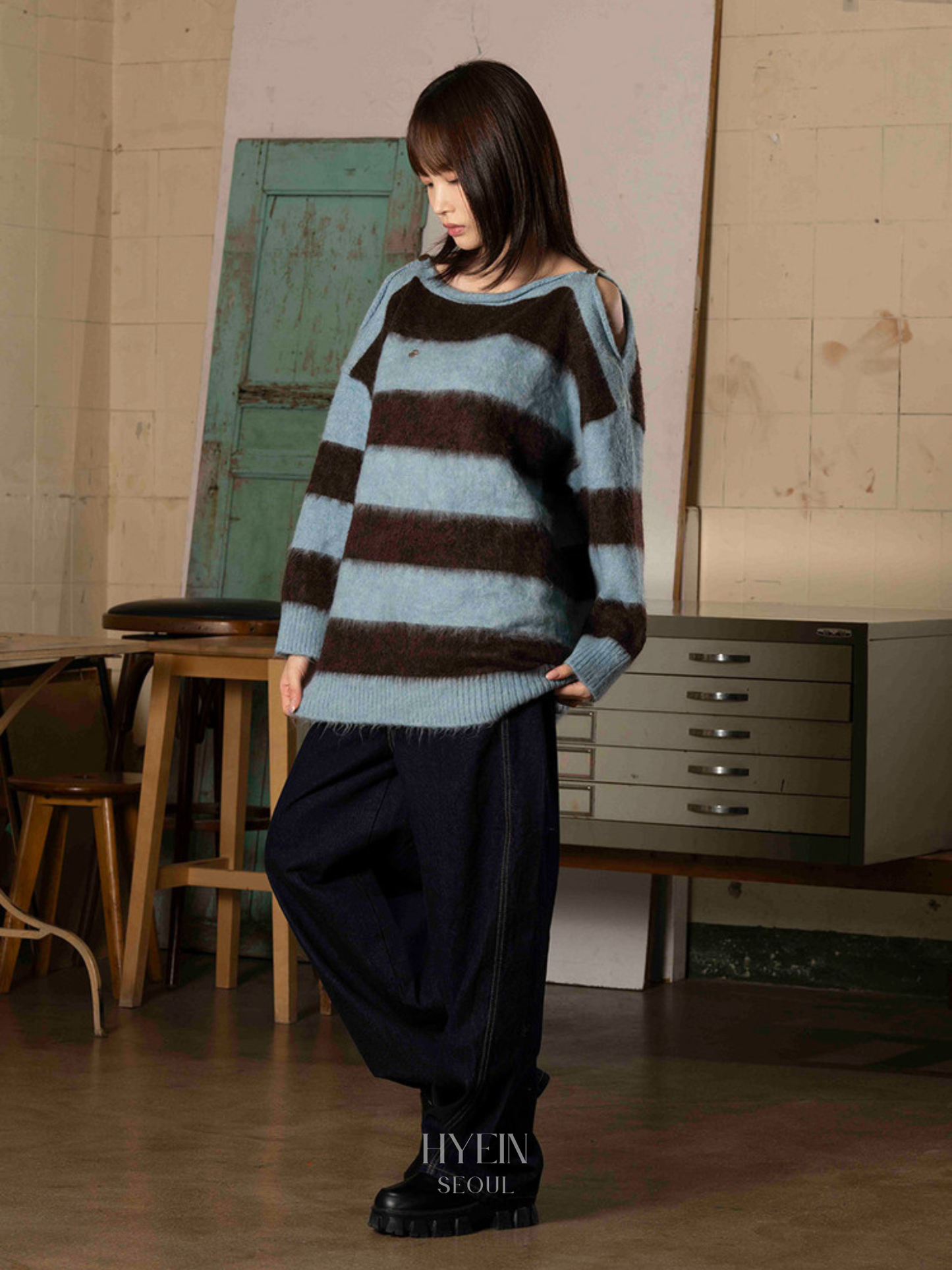 Block stripe off-shoulder knit【NMIXX sullyoon】