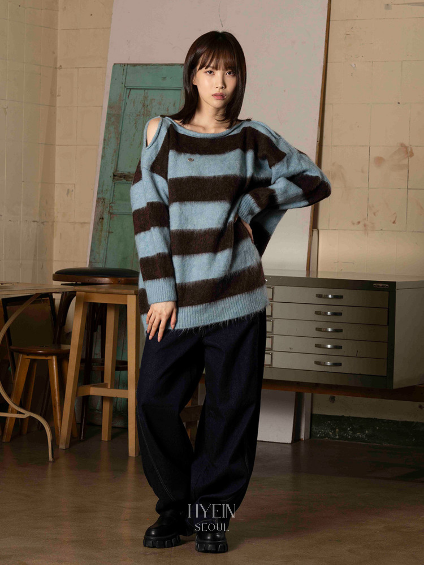 Block stripe off-shoulder knit【NMIXX sullyoon】