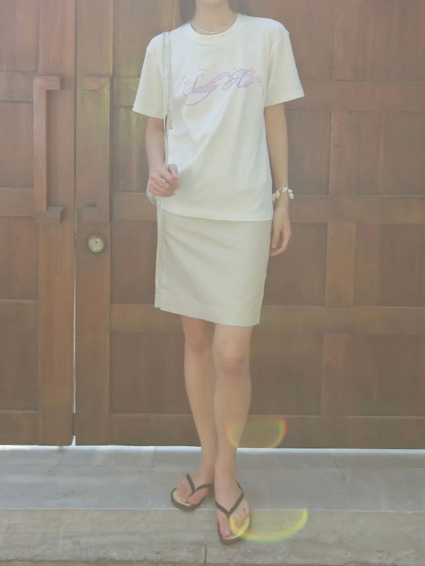Bula tee / white【ILLIT ミンジュ着用】