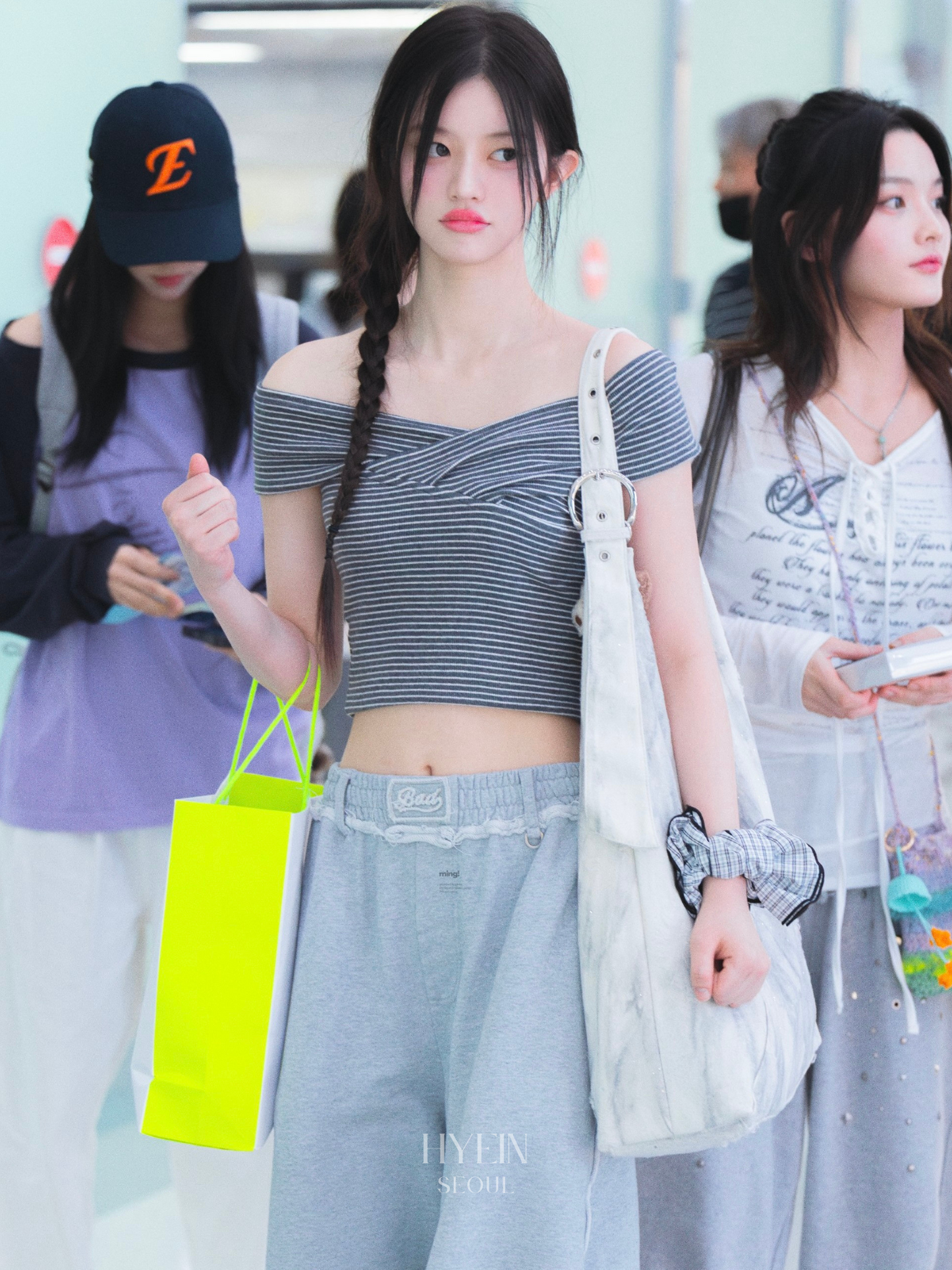 Cross over off shoulder top / grey【ILLIT ミンジュ着用】