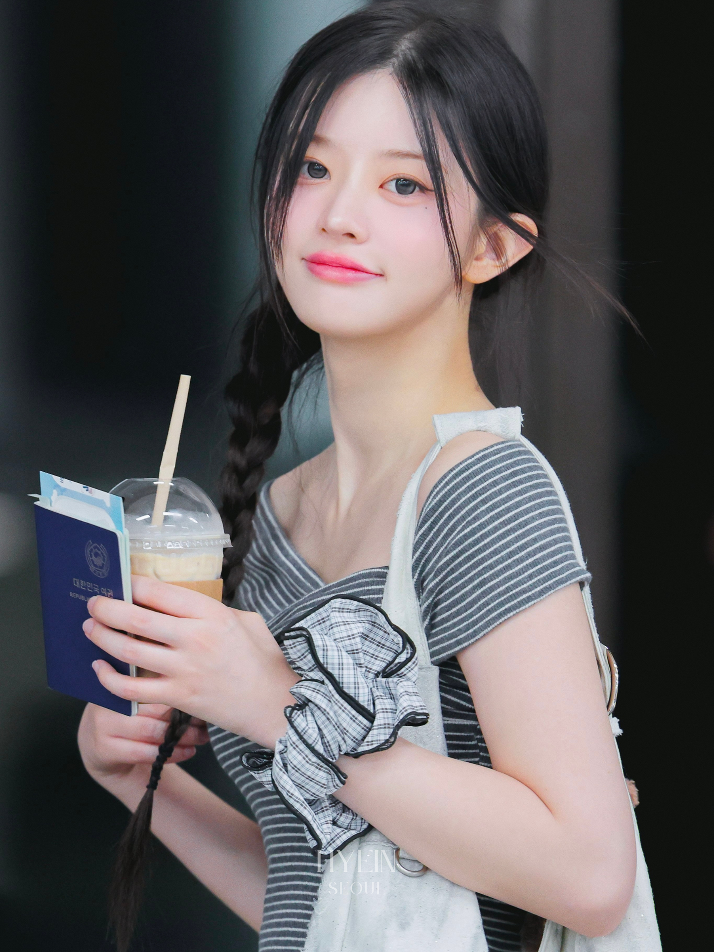 Cross over off shoulder top / grey【ILLIT ミンジュ着用】