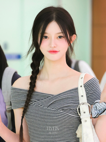 Cross over off shoulder top / grey【ILLIT ミンジュ着用】