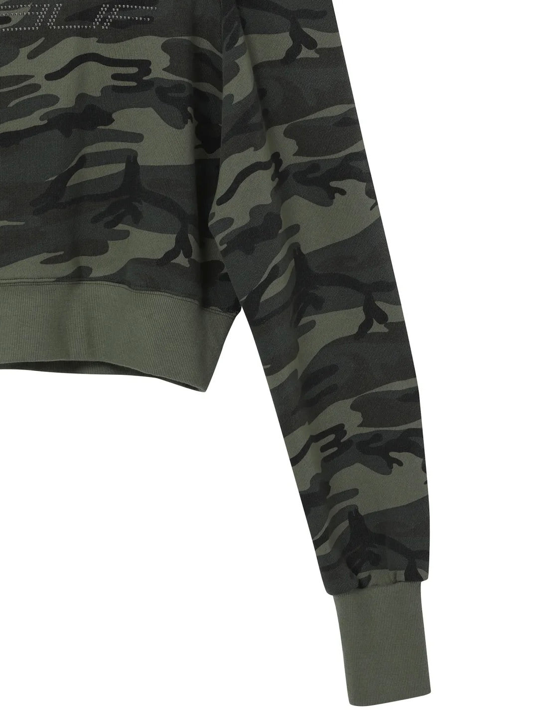 【Hearts2Hearts イアン着用】Cutout off-shoulder crop hoodie / camo