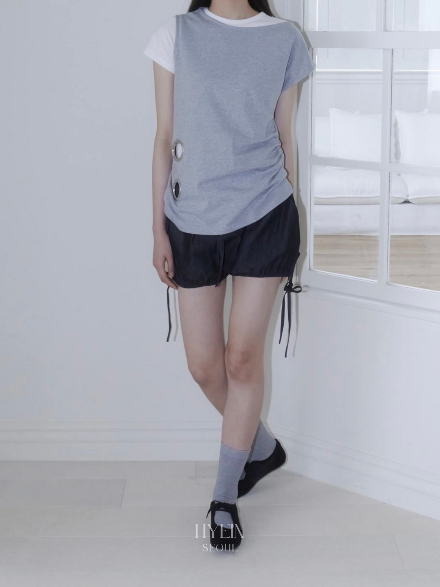 【ILLIT モカ着用】Eyelet loose sleeveless