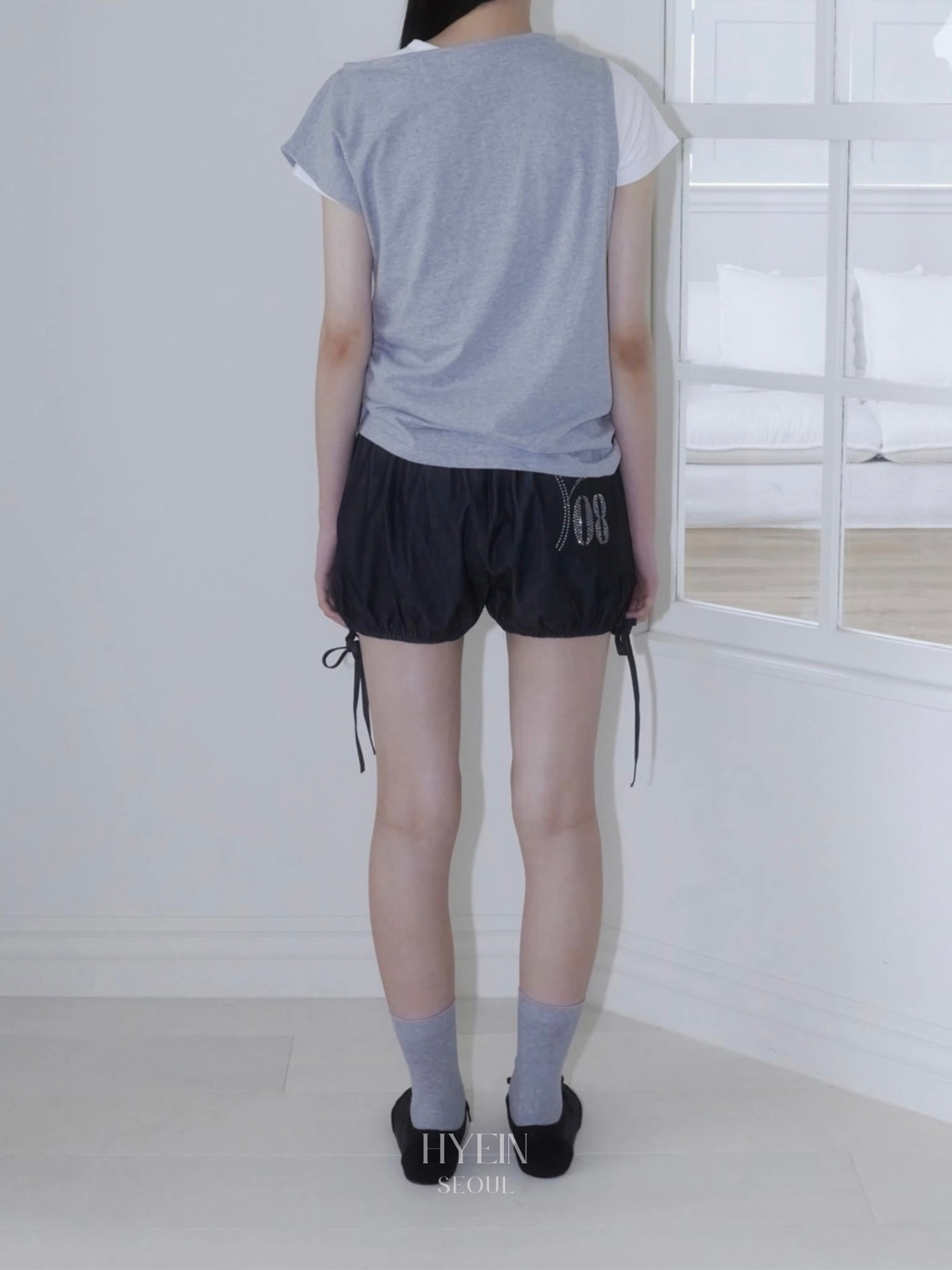 【ILLIT モカ着用】Eyelet loose sleeveless