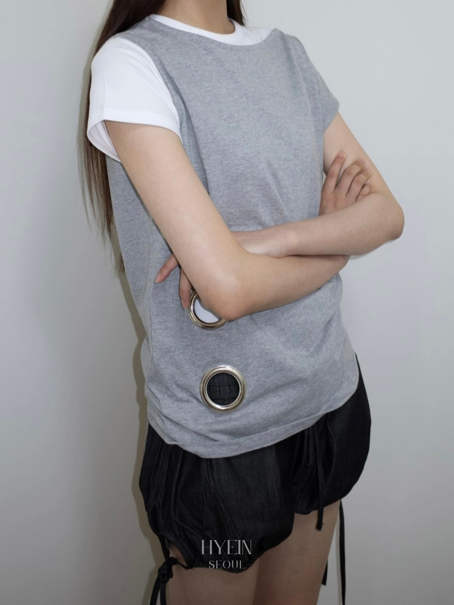 【ILLIT モカ着用】Eyelet loose sleeveless