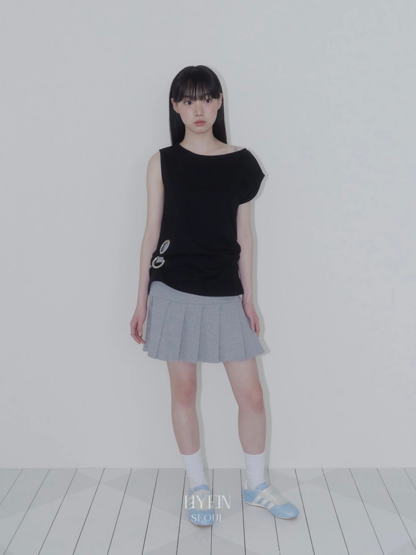 【ILLIT モカ着用】Eyelet loose sleeveless