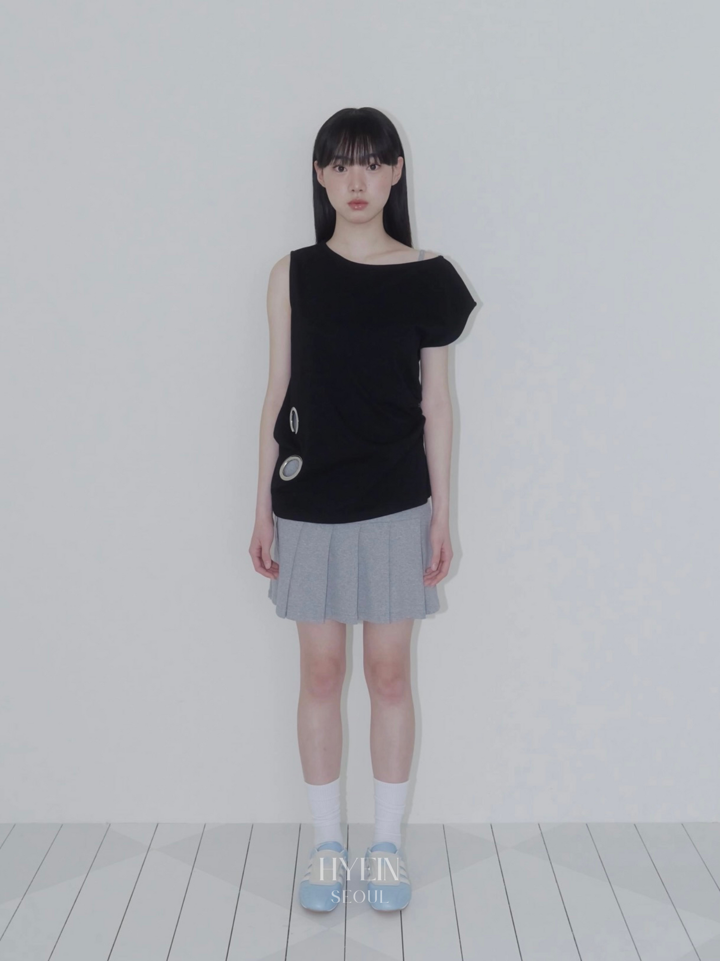 【ILLIT モカ着用】Eyelet loose sleeveless