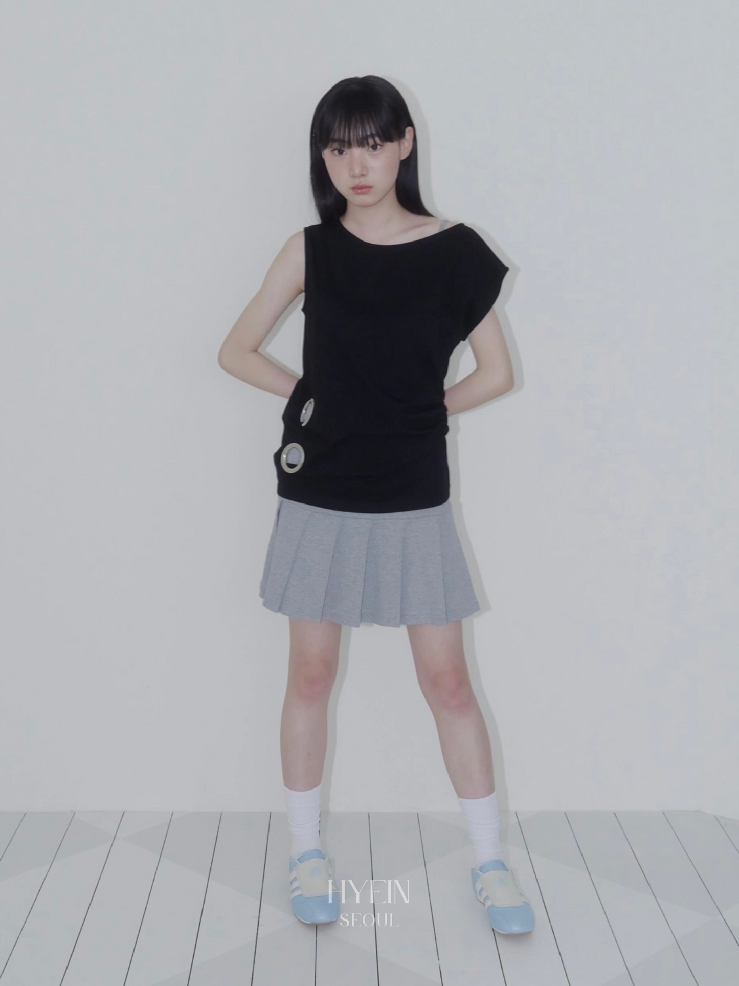 【ILLIT モカ着用】Eyelet loose sleeveless