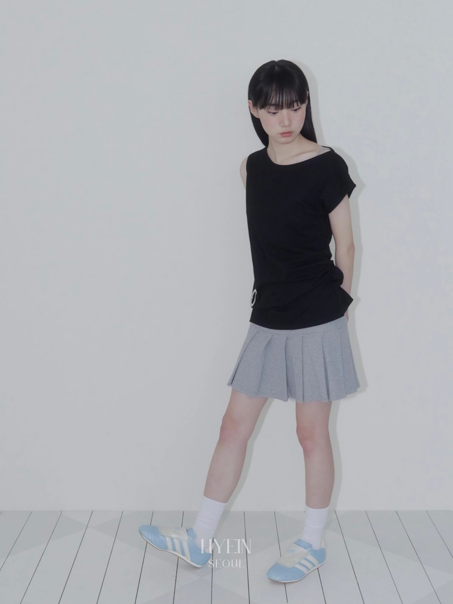 【ILLIT モカ着用】Eyelet loose sleeveless