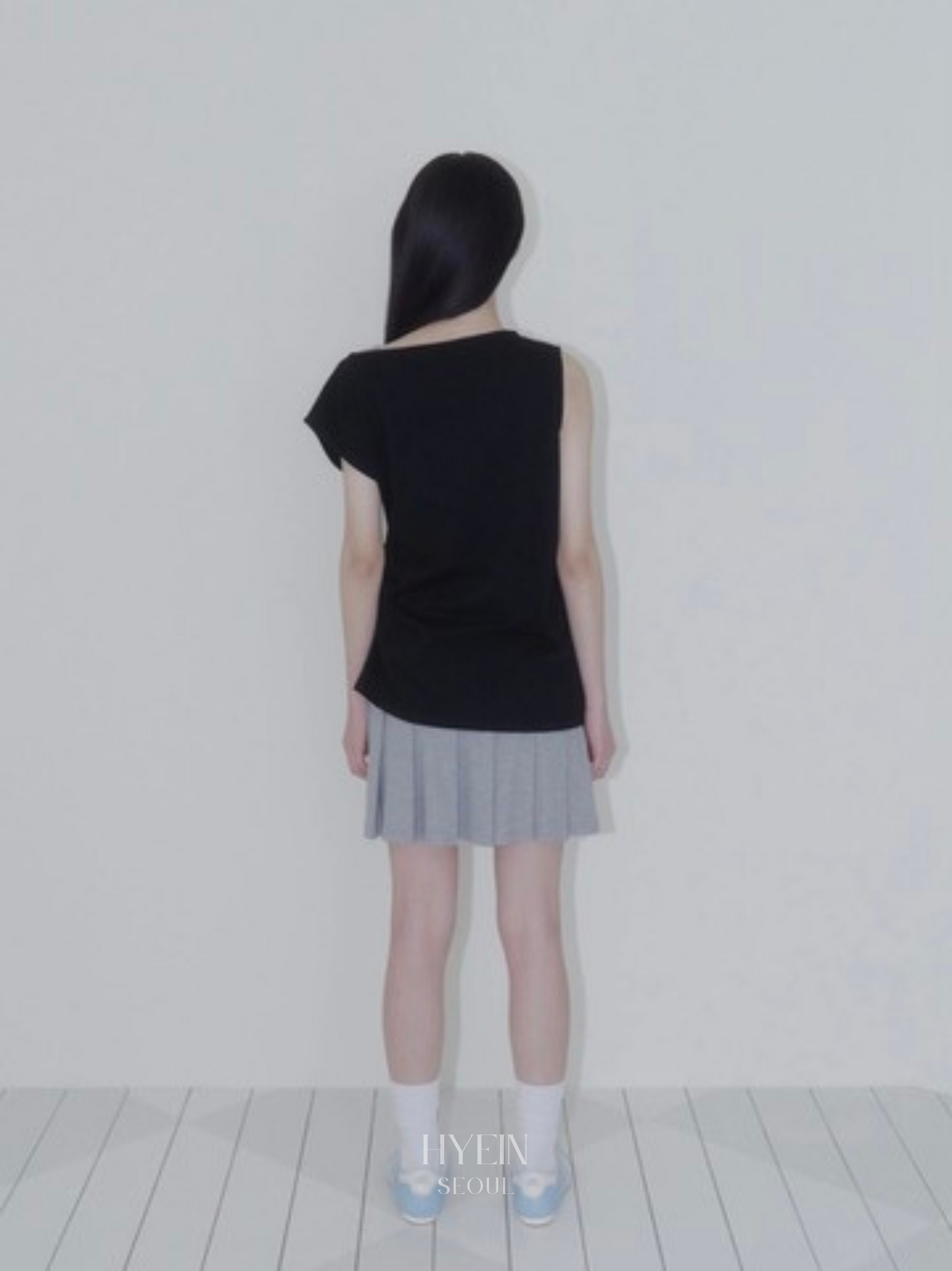 【ILLIT モカ着用】Eyelet loose sleeveless