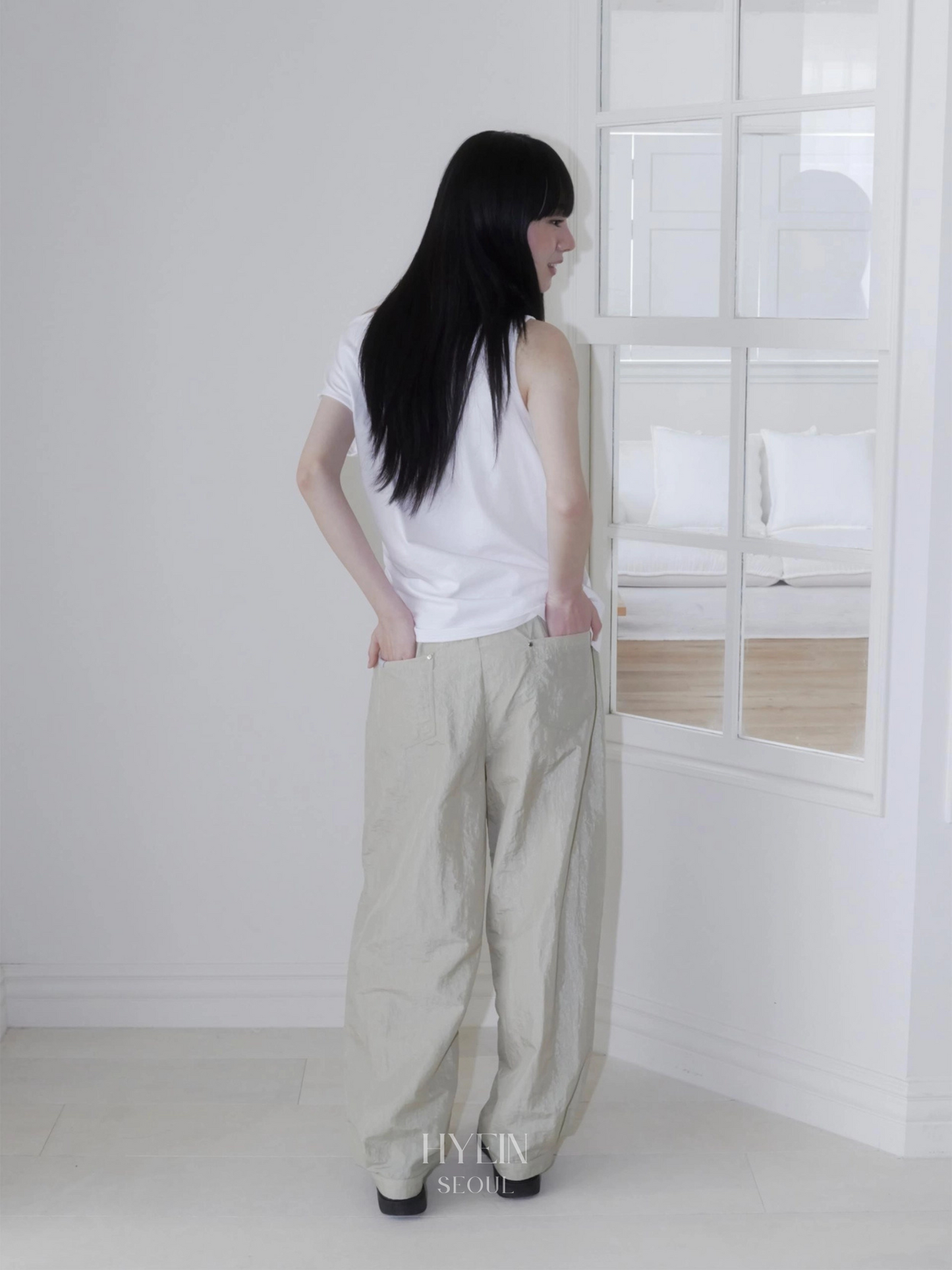 【ILLIT モカ着用】Eyelet loose sleeveless