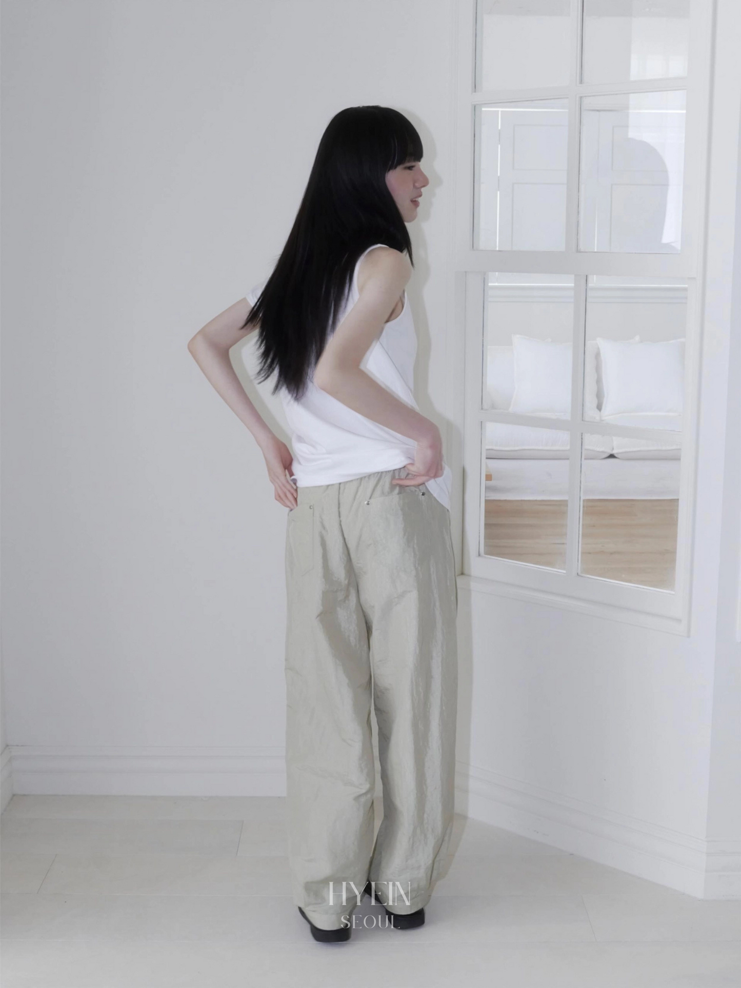 【ILLIT モカ着用】Eyelet loose sleeveless
