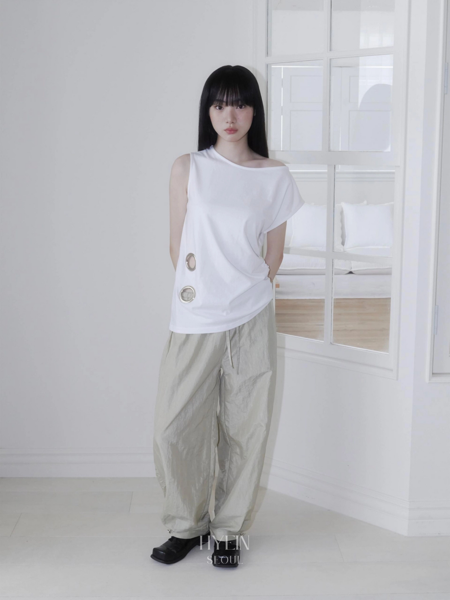 【ILLIT モカ着用】Eyelet loose sleeveless