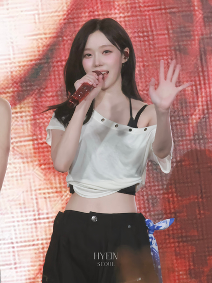 Harry button unbal shirring short top / ivory【aespa ウィンター着用】