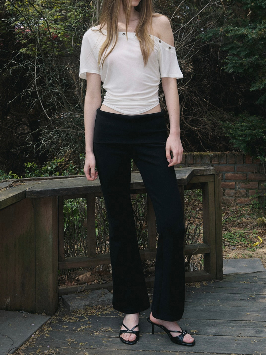 Harry button unbal shirring short top / ivory