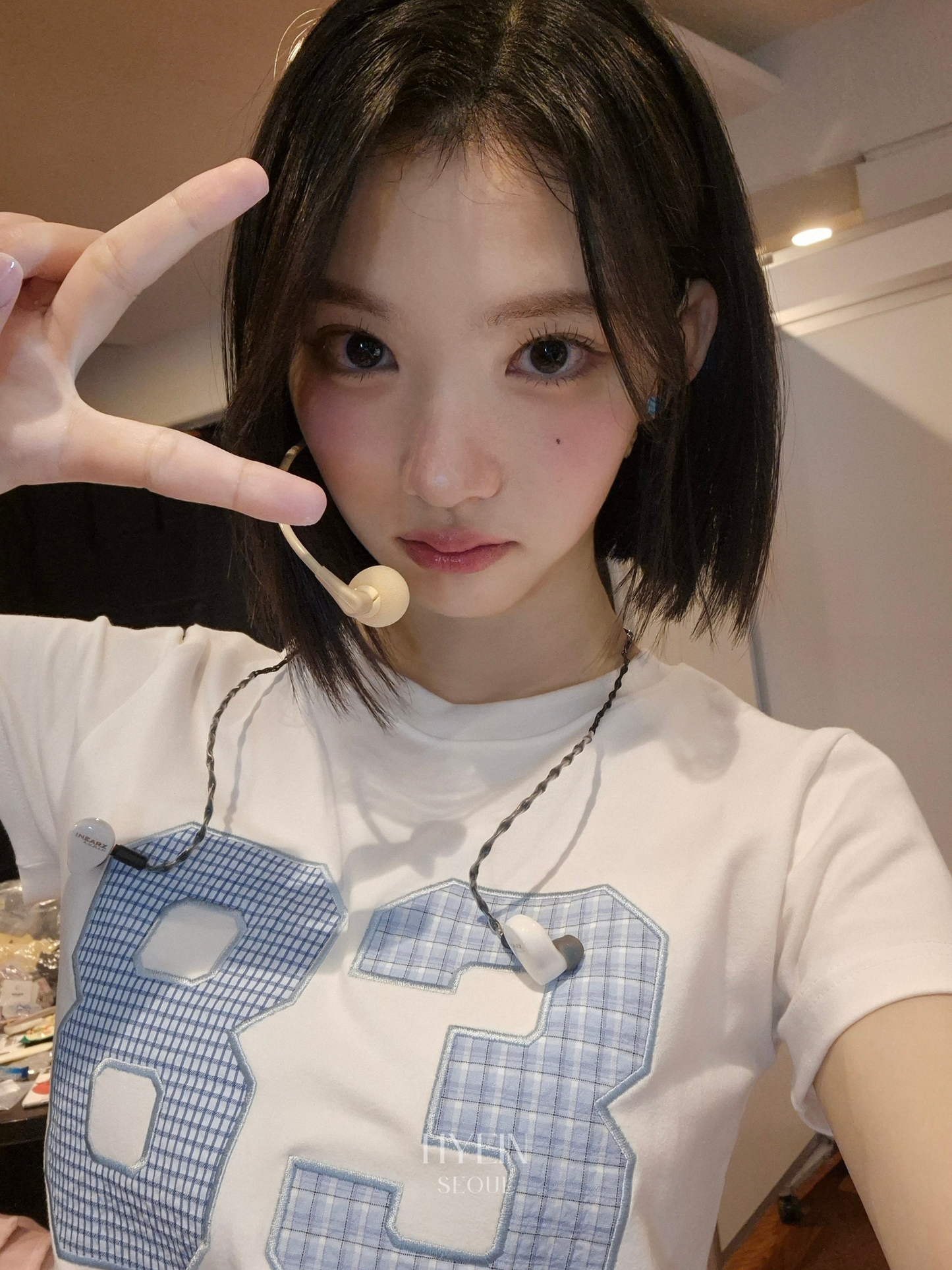 L18 patch t-shirt / white blue