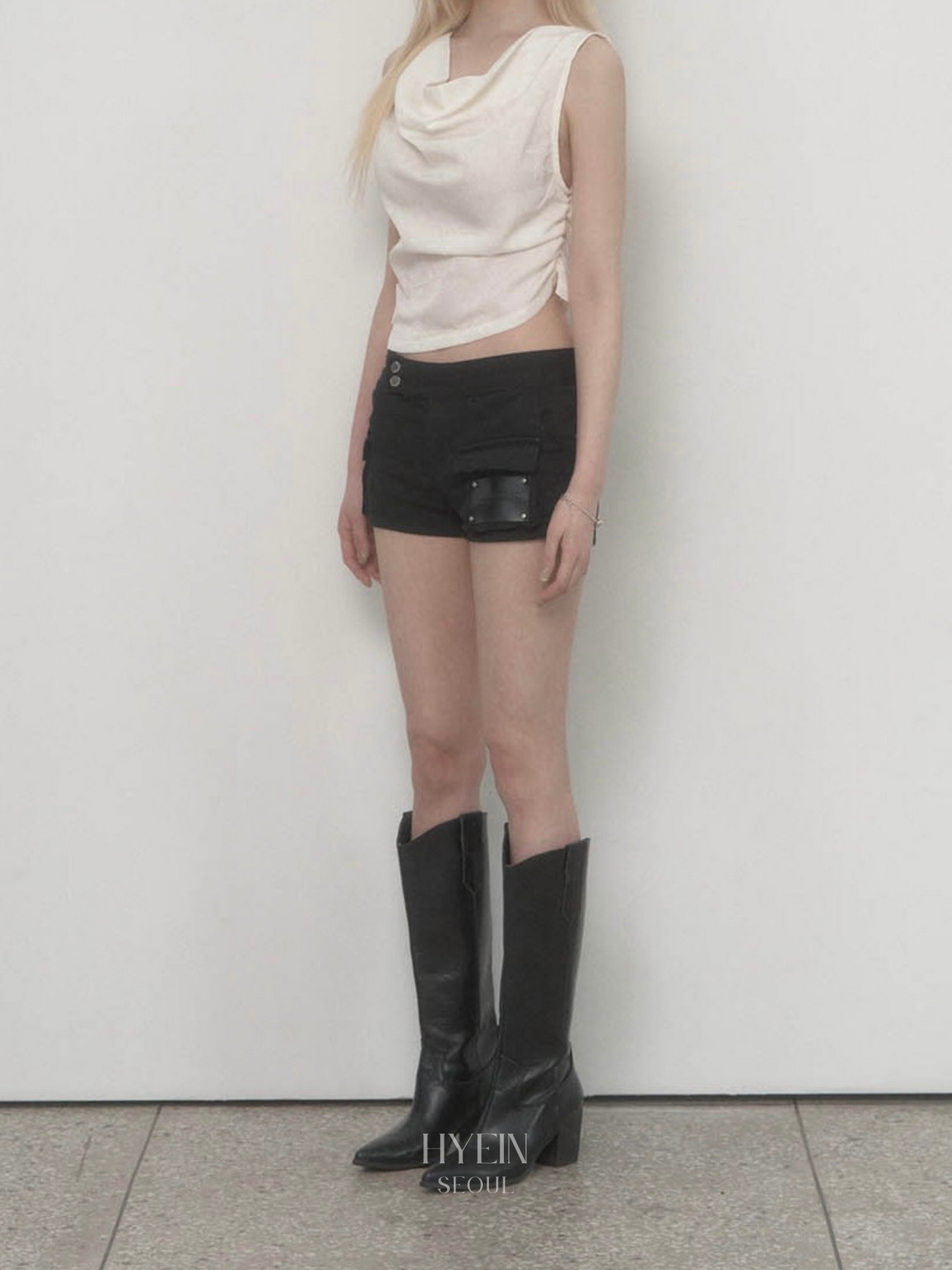 Leather patch cargo short pants / black