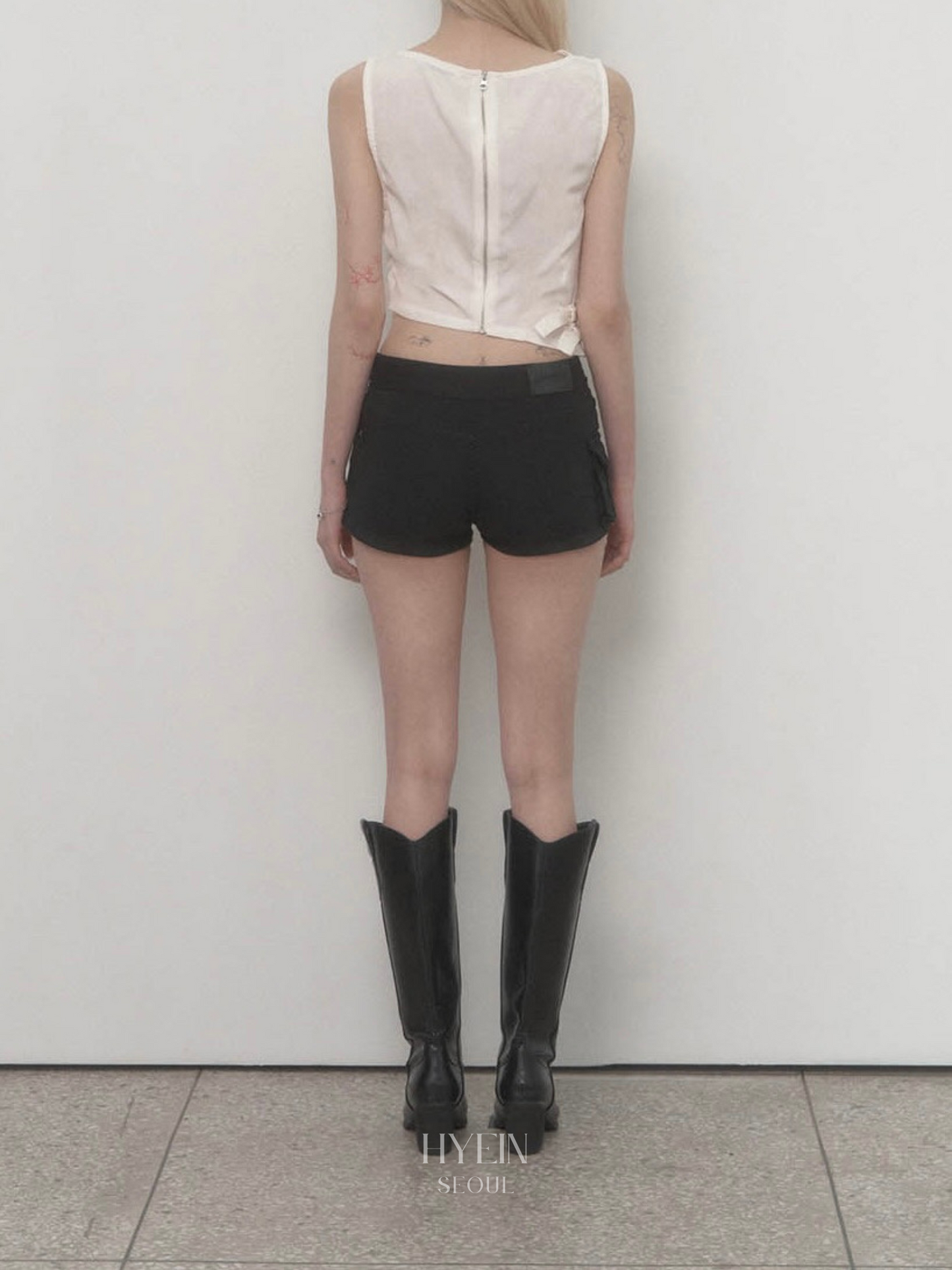 Leather patch cargo short pants / black
