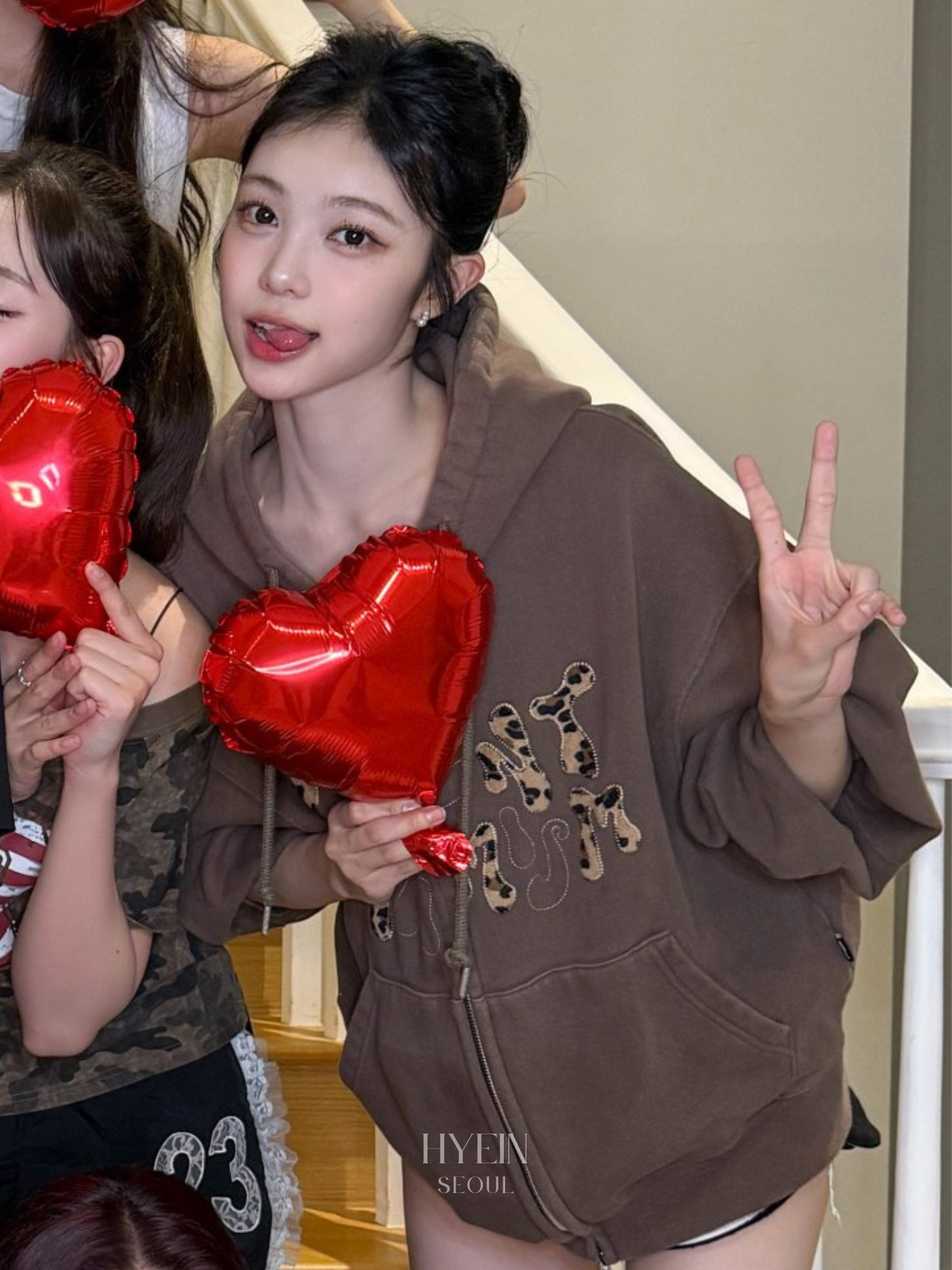 Leopard applique hoodie / brown【Hearts2Hearts イアン着用】