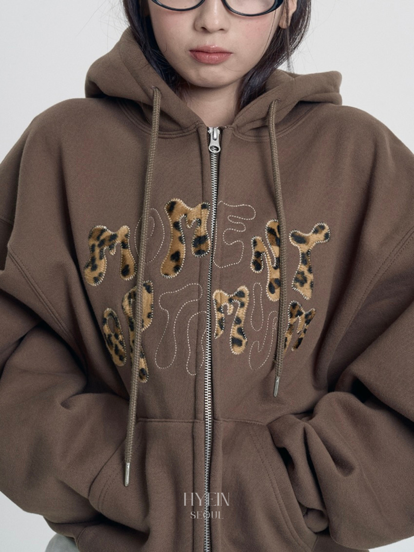 Leopard applique hoodie / brown【Hearts2Hearts イアン着用】