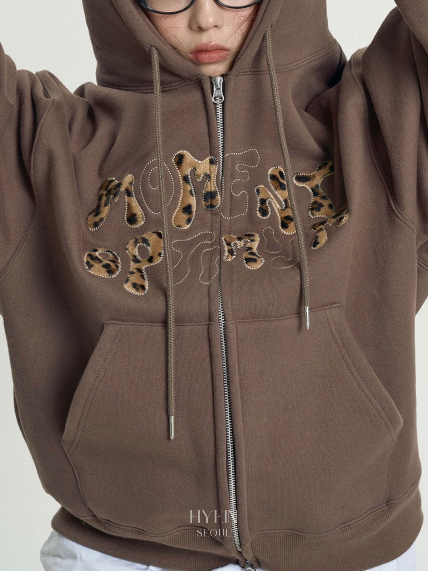 Leopard applique hoodie / brown【Hearts2Hearts イアン着用】