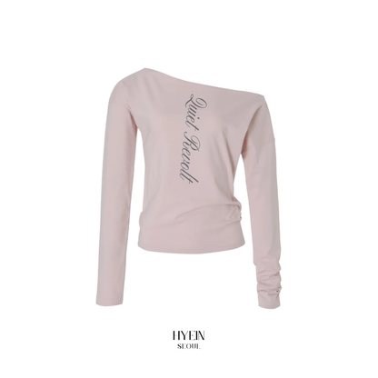 Lettering off shoulder top【Hearts2Hearts(H2H) ステラ着用】