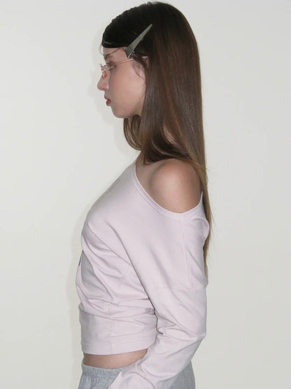 Lettering off shoulder top【Hearts2Hearts(H2H) ステラ着用】