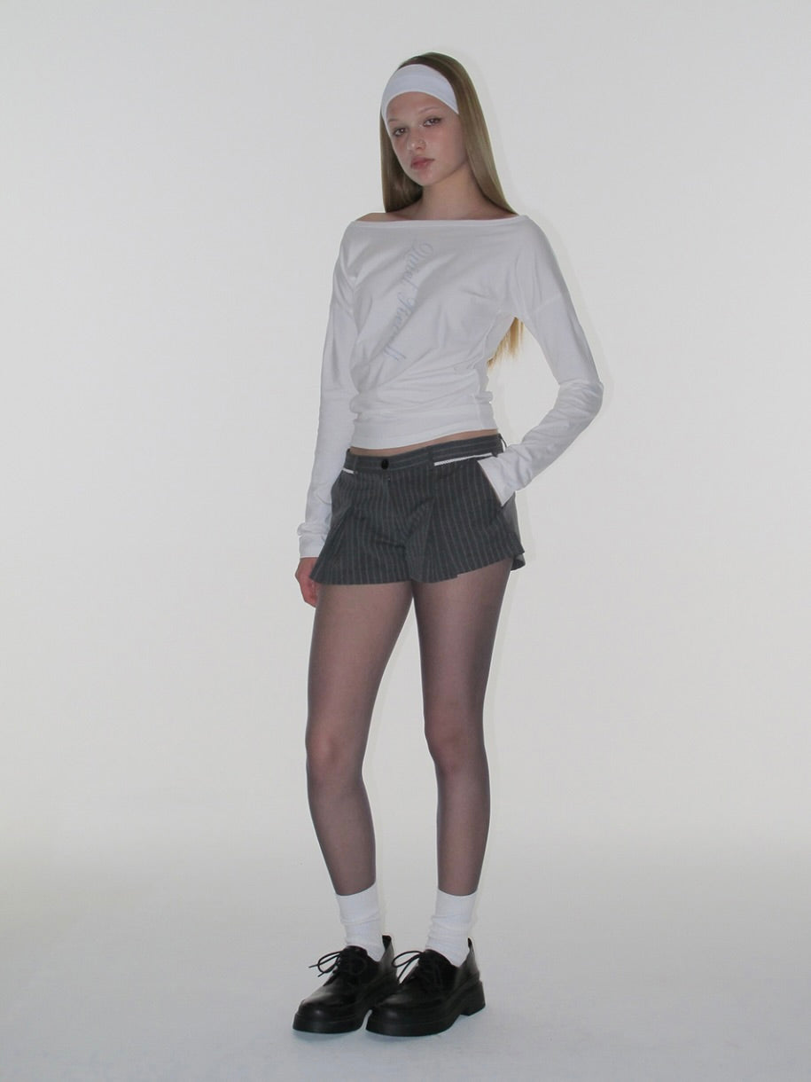 Lettering off shoulder top【Hearts2Hearts(H2H) ステラ着用】