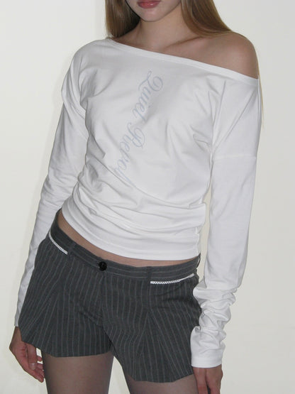Lettering off shoulder top【Hearts2Hearts(H2H) ステラ着用】