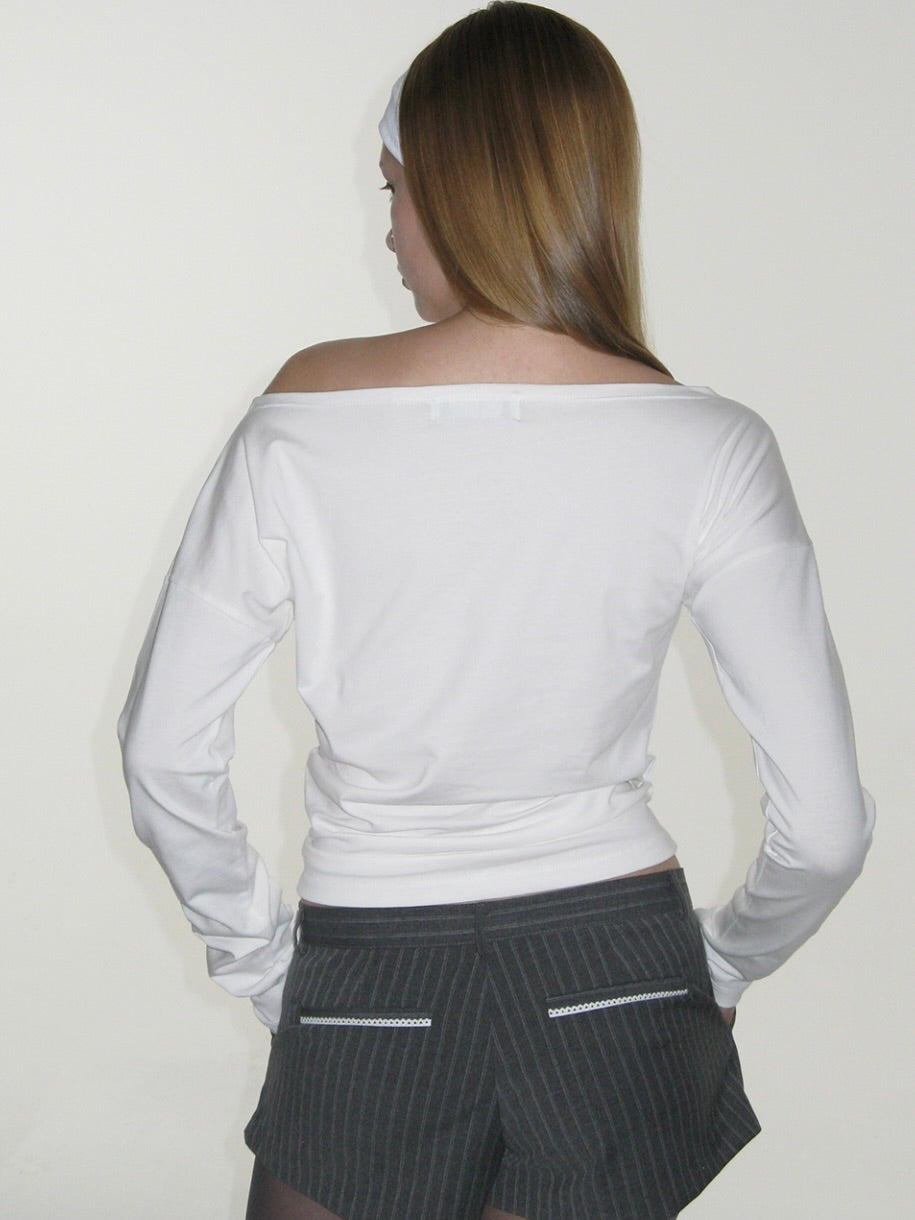 Lettering off shoulder top【Hearts2Hearts(H2H) ステラ着用】