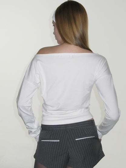 Lettering off shoulder top【Hearts2Hearts(H2H) ステラ着用】