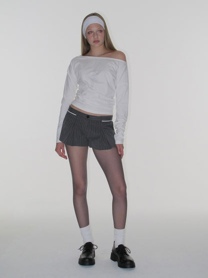 Lettering off shoulder top【Hearts2Hearts(H2H) ステラ着用】