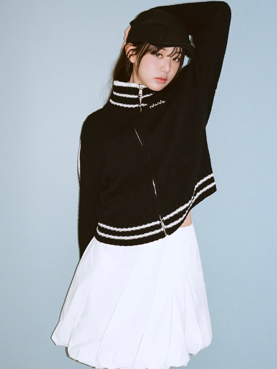 Maison de rola embroidery wool blended knit zip-up black【IVE ウォニョン着用】