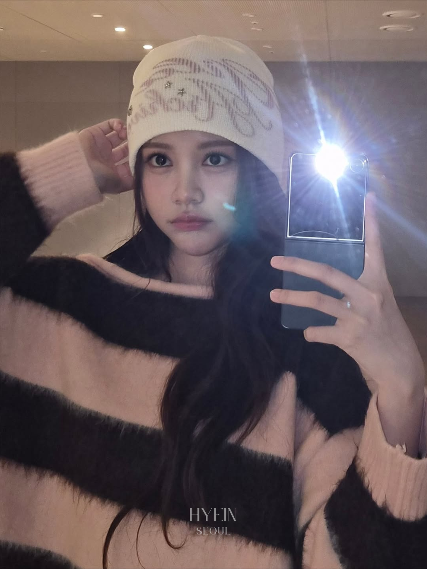 Off-shoulder mohair striped knit in pink and brown【Hearts2Hearts(H2H) カルメン着用】