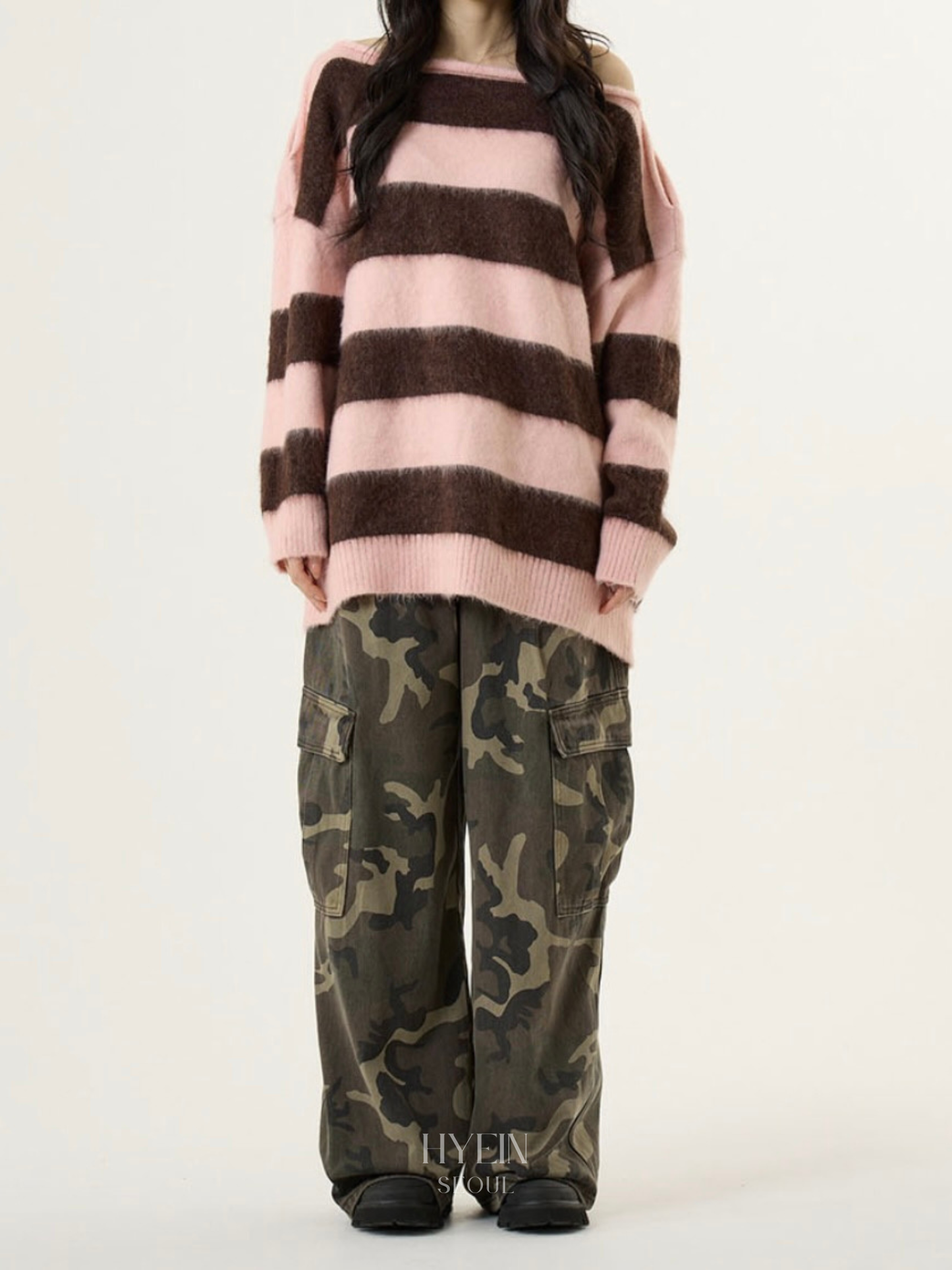 Off-shoulder mohair striped knit in pink and brown【Hearts2Hearts(H2H) カルメン着用】
