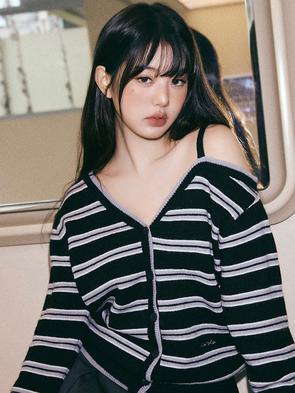 One off shoulder stripe wool blended cardigan black【IVE ウォニョン着用】